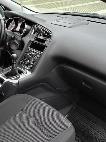 Черный Пежо 5008, объемом двигателя 1.56 л и пробегом 304 тыс. км за 8400 $, фото 17 на Automoto.ua