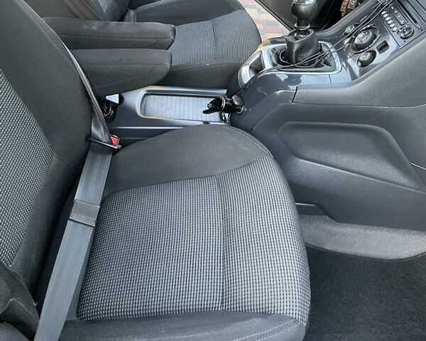 Чорний Пежо 5008, об'ємом двигуна 1.6 л та пробігом 240 тис. км за 7850 $, фото 7 на Automoto.ua