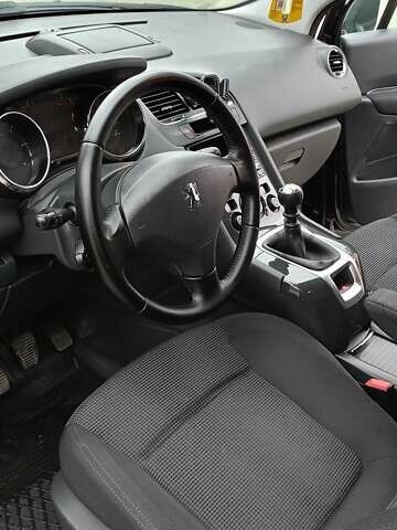 Черный Пежо 5008, объемом двигателя 1.56 л и пробегом 304 тыс. км за 8400 $, фото 16 на Automoto.ua