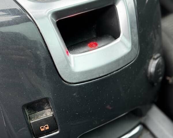 Чорний Пежо 5008, об'ємом двигуна 1.6 л та пробігом 200 тис. км за 4999 $, фото 71 на Automoto.ua