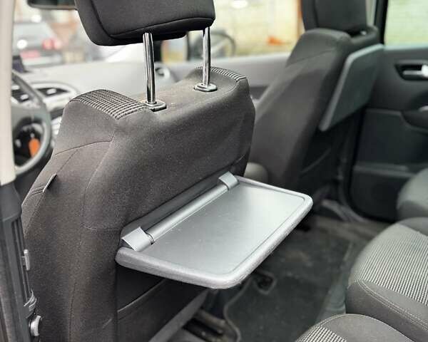 Чорний Пежо 5008, об'ємом двигуна 1.6 л та пробігом 200 тис. км за 4999 $, фото 58 на Automoto.ua