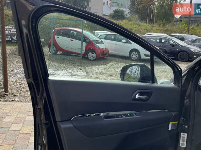 Черный Пежо 5008, объемом двигателя 2 л и пробегом 221 тыс. км за 9300 $, фото 10 на Automoto.ua