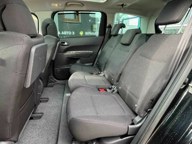 Черный Пежо 5008, объемом двигателя 2 л и пробегом 221 тыс. км за 9300 $, фото 15 на Automoto.ua