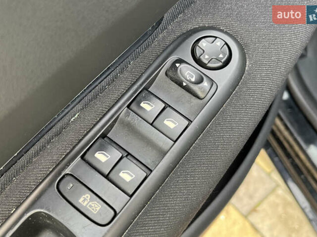 Черный Пежо 5008, объемом двигателя 2 л и пробегом 221 тыс. км за 9300 $, фото 8 на Automoto.ua