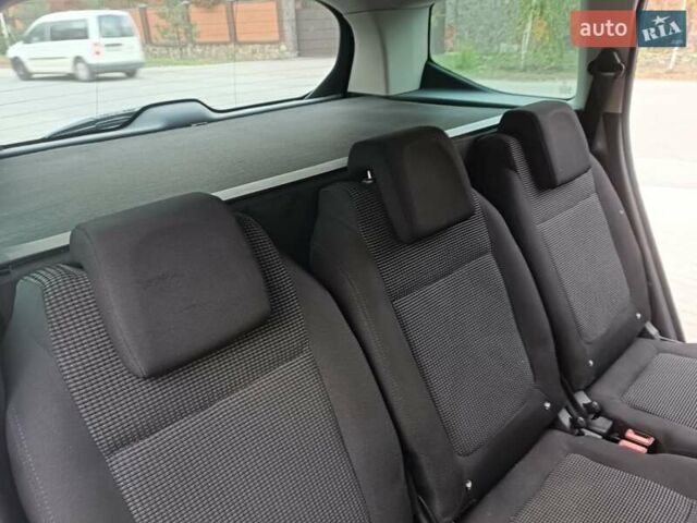 Черный Пежо 5008, объемом двигателя 2 л и пробегом 254 тыс. км за 9600 $, фото 10 на Automoto.ua