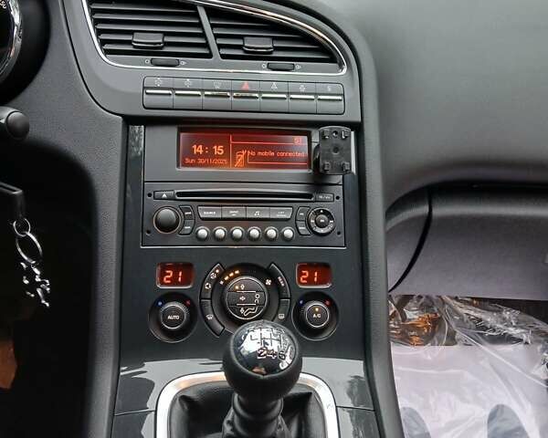 Черный Пежо 5008, объемом двигателя 1.56 л и пробегом 123 тыс. км за 7650 $, фото 27 на Automoto.ua