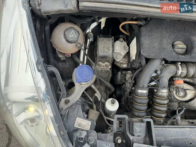 Черный Пежо 5008, объемом двигателя 1.56 л и пробегом 356 тыс. км за 8199 $, фото 19 на Automoto.ua