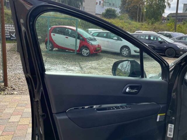 Черный Пежо 5008, объемом двигателя 2 л и пробегом 221 тыс. км за 9300 $, фото 10 на Automoto.ua