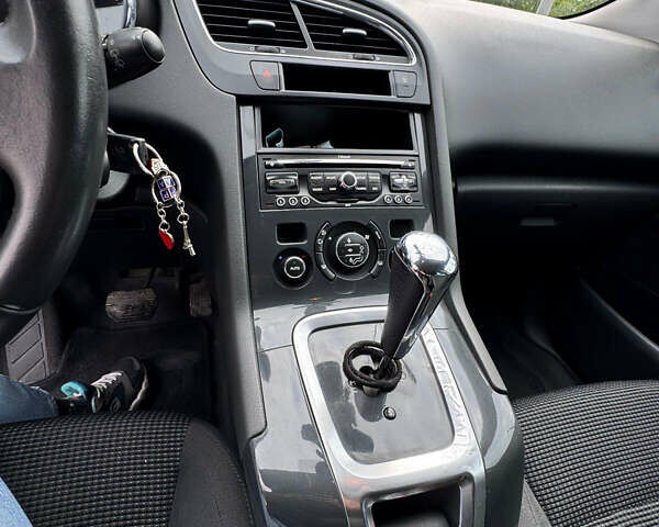 Чорний Пежо 5008, об'ємом двигуна 1.56 л та пробігом 305 тис. км за 8500 $, фото 6 на Automoto.ua