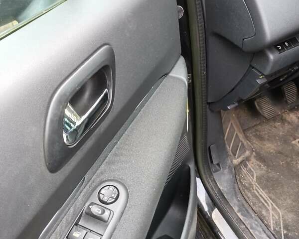 Черный Пежо 5008, объемом двигателя 1.6 л и пробегом 145 тыс. км за 6200 $, фото 8 на Automoto.ua