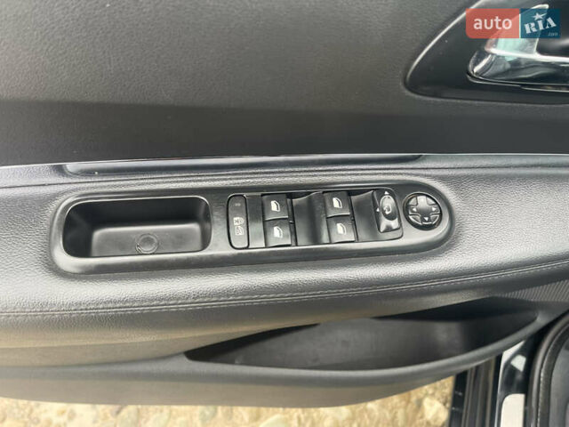 Черный Пежо 5008, объемом двигателя 1.6 л и пробегом 268 тыс. км за 9200 $, фото 13 на Automoto.ua