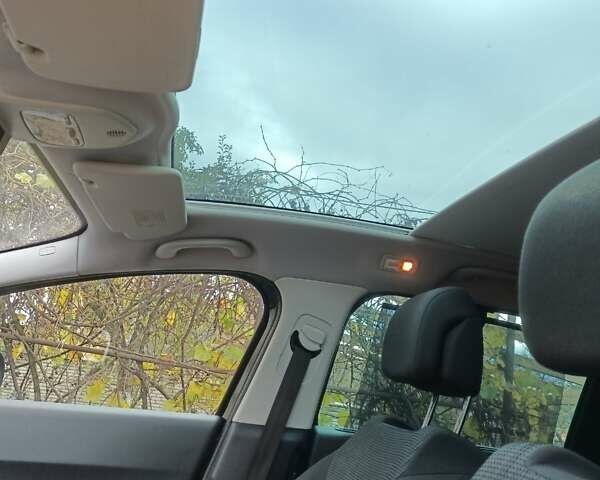 Черный Пежо 5008, объемом двигателя 1.6 л и пробегом 145 тыс. км за 6200 $, фото 10 на Automoto.ua