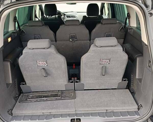 Черный Пежо 5008, объемом двигателя 1.6 л и пробегом 256 тыс. км за 10100 $, фото 6 на Automoto.ua