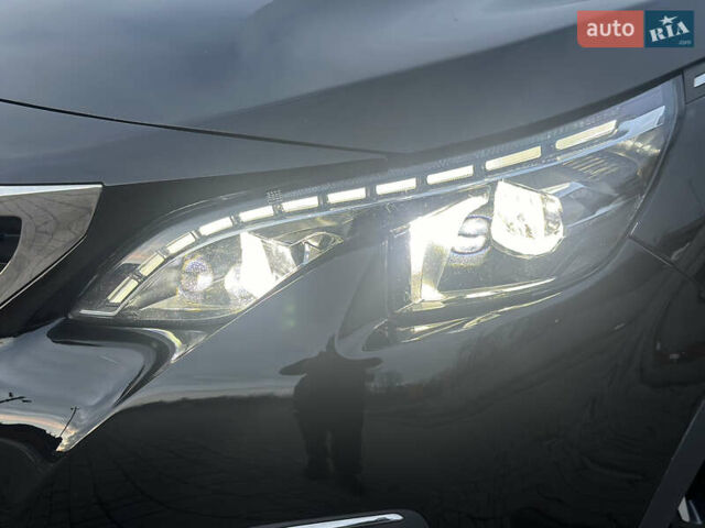 Черный Пежо 5008, объемом двигателя 1.5 л и пробегом 140 тыс. км за 23499 $, фото 2 на Automoto.ua