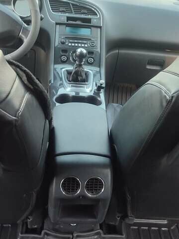 Чорний Пежо 5008, об'ємом двигуна 1.56 л та пробігом 246 тис. км за 6800 $, фото 8 на Automoto.ua