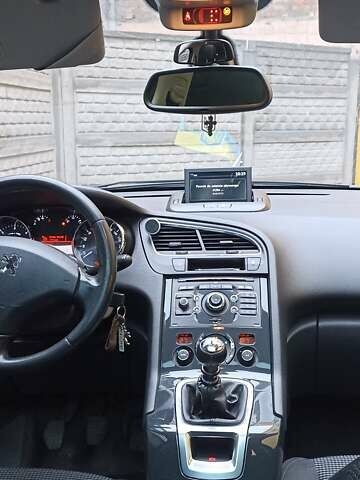 Чорний Пежо 5008, об'ємом двигуна 2 л та пробігом 250 тис. км за 8500 $, фото 6 на Automoto.ua