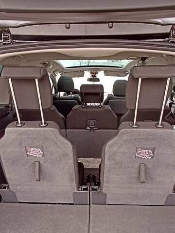 Чорний Пежо 5008, об'ємом двигуна 2 л та пробігом 250 тис. км за 8500 $, фото 13 на Automoto.ua