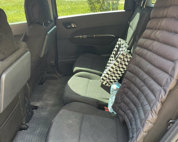 Черный Пежо 5008, объемом двигателя 1.56 л и пробегом 272 тыс. км за 8200 $, фото 12 на Automoto.ua