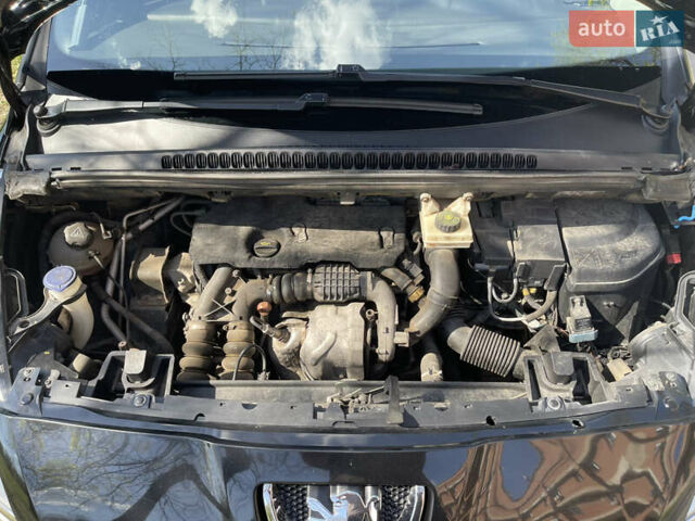 Черный Пежо 5008, объемом двигателя 1.56 л и пробегом 272 тыс. км за 8200 $, фото 10 на Automoto.ua