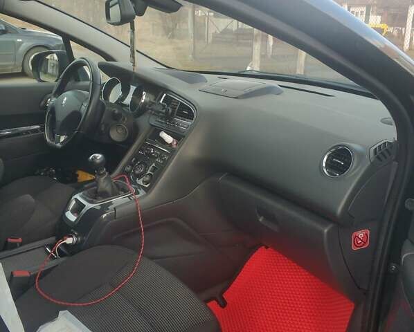 Черный Пежо 5008, объемом двигателя 2 л и пробегом 270 тыс. км за 8600 $, фото 12 на Automoto.ua
