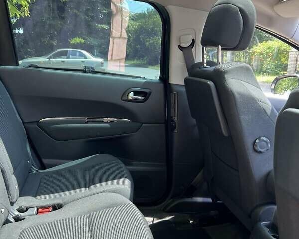 Чорний Пежо 5008, об'ємом двигуна 1.6 л та пробігом 235 тис. км за 8250 $, фото 15 на Automoto.ua