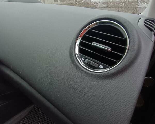 Чорний Пежо 5008, об'ємом двигуна 1.6 л та пробігом 206 тис. км за 7200 $, фото 31 на Automoto.ua