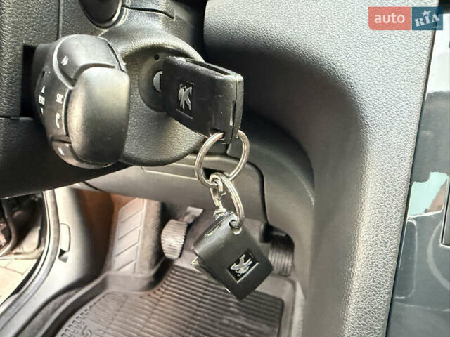 Черный Пежо 5008, объемом двигателя 1.6 л и пробегом 150 тыс. км за 12300 $, фото 57 на Automoto.ua