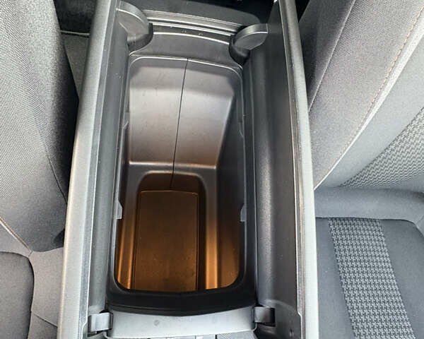 Чорний Пежо 5008, об'ємом двигуна 1.5 л та пробігом 185 тис. км за 19550 $, фото 67 на Automoto.ua