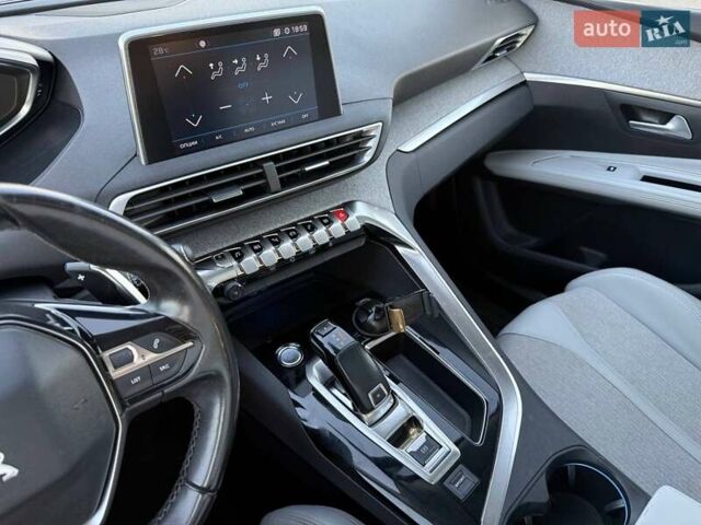 Чорний Пежо 5008, об'ємом двигуна 1.6 л та пробігом 148 тис. км за 18900 $, фото 45 на Automoto.ua