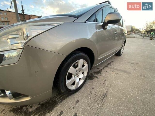 Коричневый Пежо 5008, объемом двигателя 1.6 л и пробегом 143 тыс. км за 8400 $, фото 7 на Automoto.ua