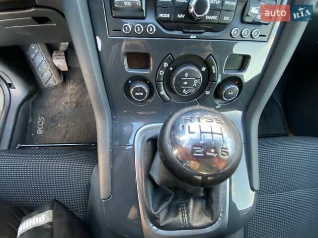 Коричневый Пежо 5008, объемом двигателя 1.6 л и пробегом 143 тыс. км за 8400 $, фото 48 на Automoto.ua