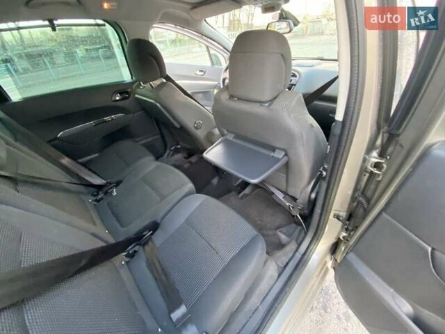 Коричневый Пежо 5008, объемом двигателя 1.6 л и пробегом 143 тыс. км за 8400 $, фото 55 на Automoto.ua