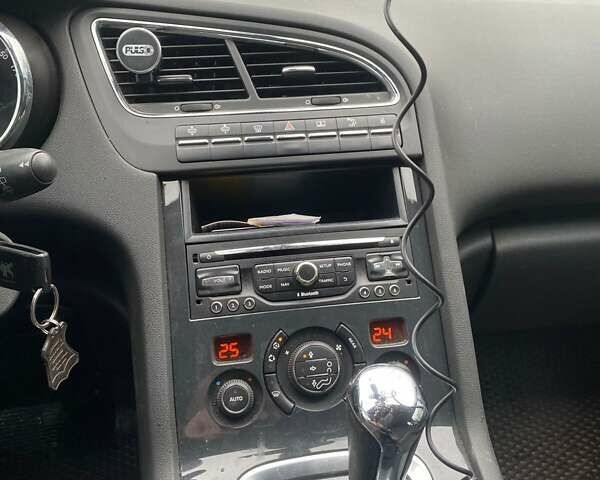 Коричневый Пежо 5008, объемом двигателя 1.6 л и пробегом 247 тыс. км за 10500 $, фото 6 на Automoto.ua