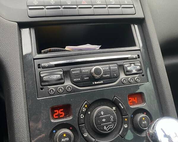 Коричневый Пежо 5008, объемом двигателя 1.6 л и пробегом 247 тыс. км за 10500 $, фото 12 на Automoto.ua