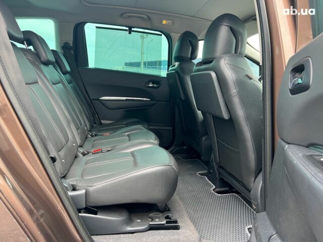 Коричневий Пежо 5008, об'ємом двигуна 1.6 л та пробігом 203 тис. км за 10180 $, фото 18 на Automoto.ua