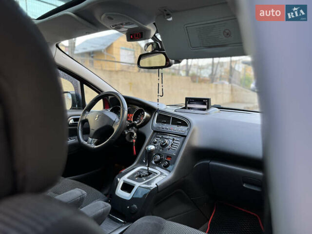 Красный Пежо 5008, объемом двигателя 2 л и пробегом 315 тыс. км за 8500 $, фото 27 на Automoto.ua