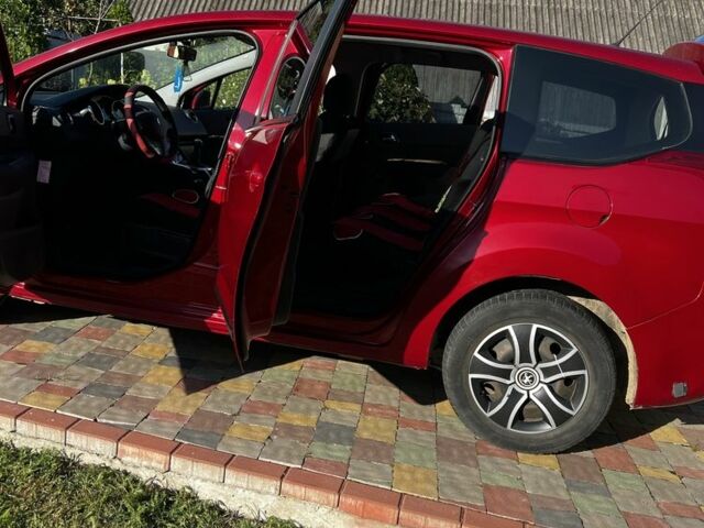 Червоний Пежо 5008, об'ємом двигуна 1.6 л та пробігом 195 тис. км за 7000 $, фото 7 на Automoto.ua