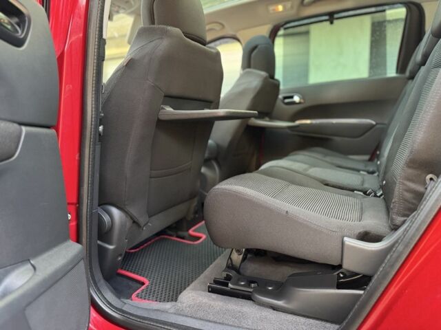 Красный Пежо 5008, объемом двигателя 2 л и пробегом 315 тыс. км за 8500 $, фото 20 на Automoto.ua