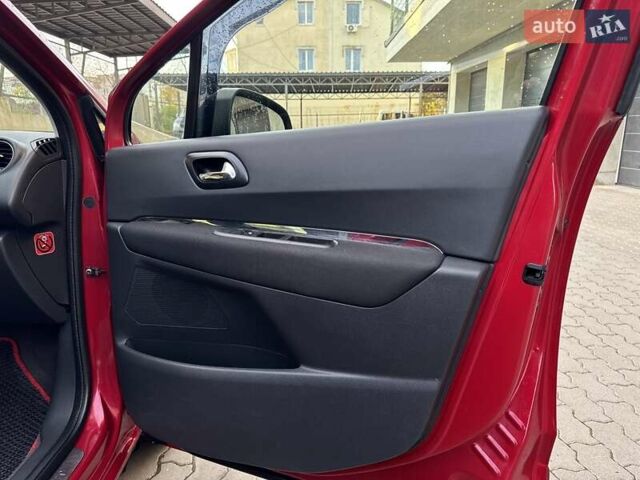 Красный Пежо 5008, объемом двигателя 2 л и пробегом 319 тыс. км за 8000 $, фото 12 на Automoto.ua