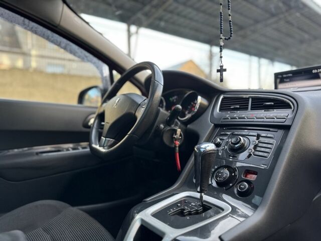 Красный Пежо 5008, объемом двигателя 2 л и пробегом 315 тыс. км за 8500 $, фото 17 на Automoto.ua