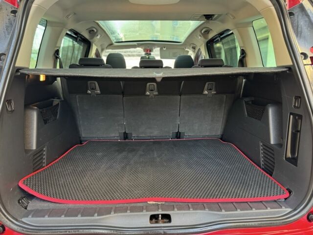 Красный Пежо 5008, объемом двигателя 2 л и пробегом 315 тыс. км за 8500 $, фото 19 на Automoto.ua