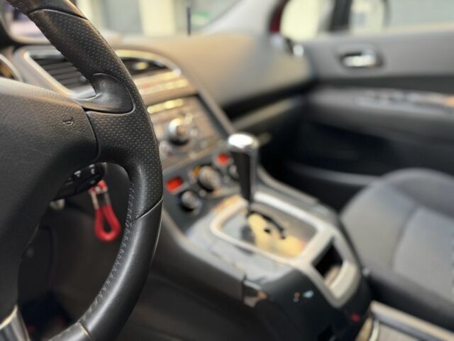 Красный Пежо 5008, объемом двигателя 2 л и пробегом 315 тыс. км за 8500 $, фото 13 на Automoto.ua