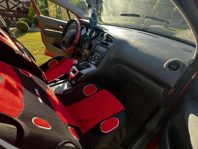 Червоний Пежо 5008, об'ємом двигуна 1.6 л та пробігом 195 тис. км за 7000 $, фото 4 на Automoto.ua