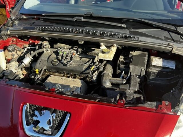 Червоний Пежо 5008, об'ємом двигуна 1.6 л та пробігом 195 тис. км за 7000 $, фото 3 на Automoto.ua