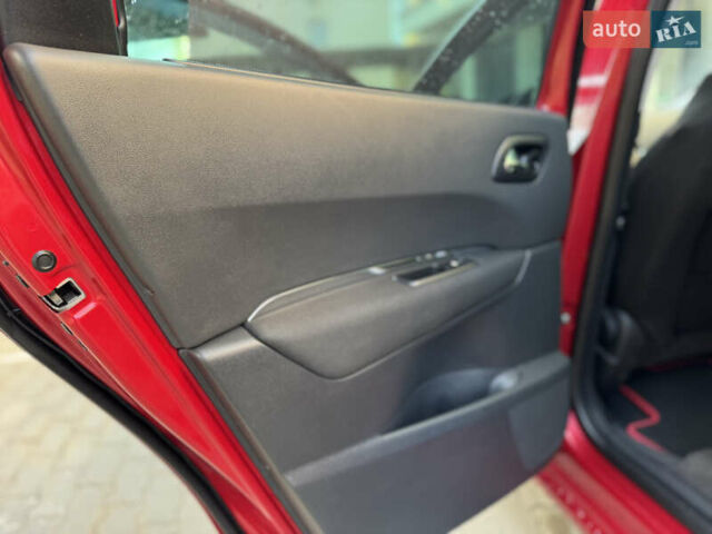 Красный Пежо 5008, объемом двигателя 2 л и пробегом 315 тыс. км за 8500 $, фото 22 на Automoto.ua