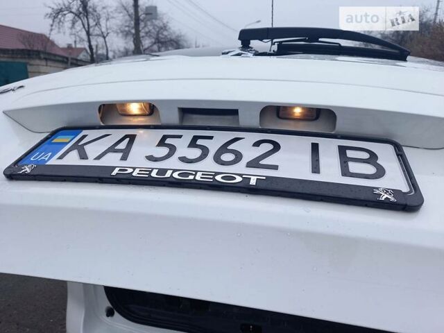 Пежо 5008, об'ємом двигуна 1.6 л та пробігом 213 тис. км за 7300 $, фото 18 на Automoto.ua