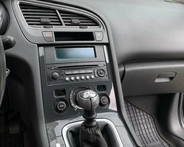 Пежо 5008, объемом двигателя 1.6 л и пробегом 278 тыс. км за 7600 $, фото 9 на Automoto.ua