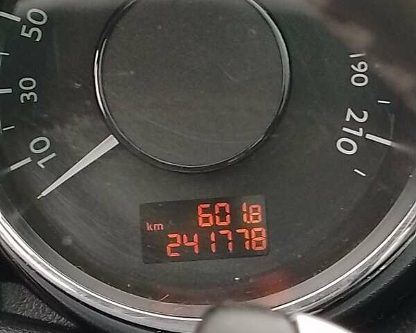 Пежо 5008, об'ємом двигуна 1.6 л та пробігом 240 тис. км за 8500 $, фото 5 на Automoto.ua