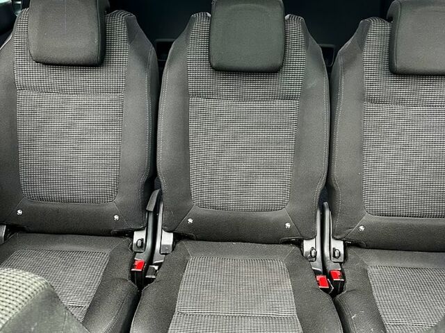 Пежо 5008, объемом двигателя 1.6 л и пробегом 250 тыс. км за 6000 $, фото 3 на Automoto.ua