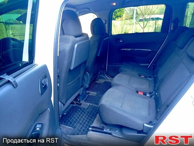 Пежо 5008, об'ємом двигуна 2 л та пробігом 222 тис. км за 8000 $, фото 13 на Automoto.ua